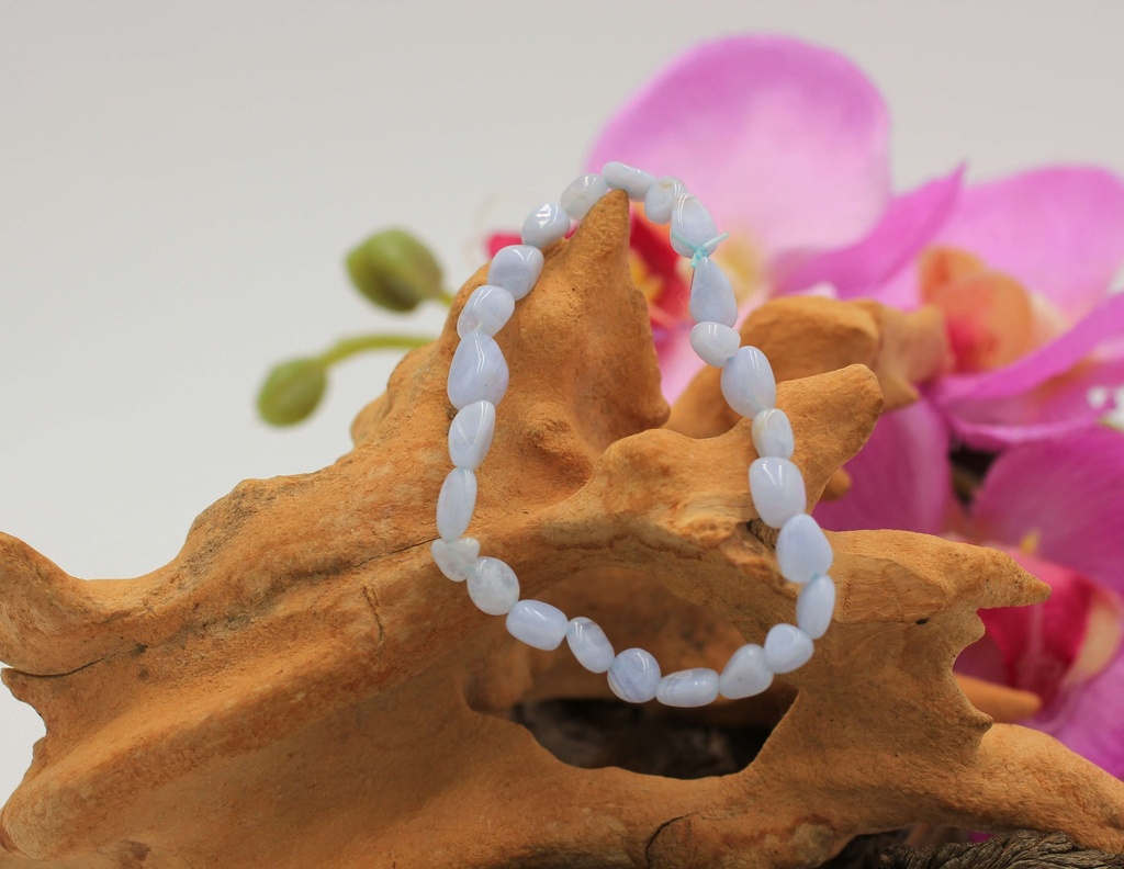 Bracelet en perles asymétriques en Calcédoine bleue