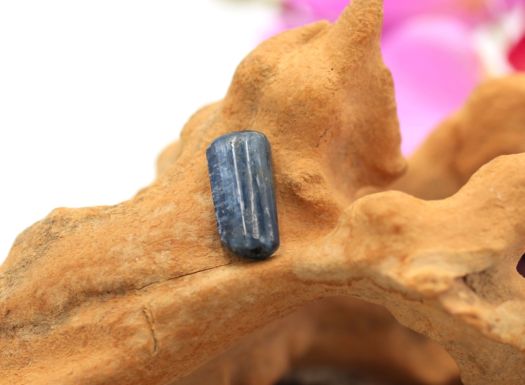 Cyanite bleue roulée