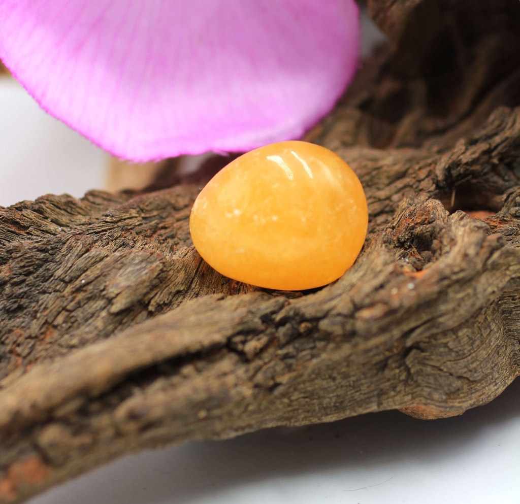 Calcite orange roulée