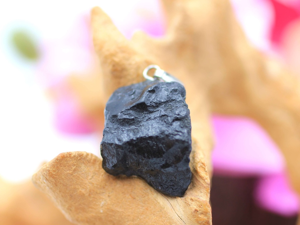 Pendentif en Shungite brute