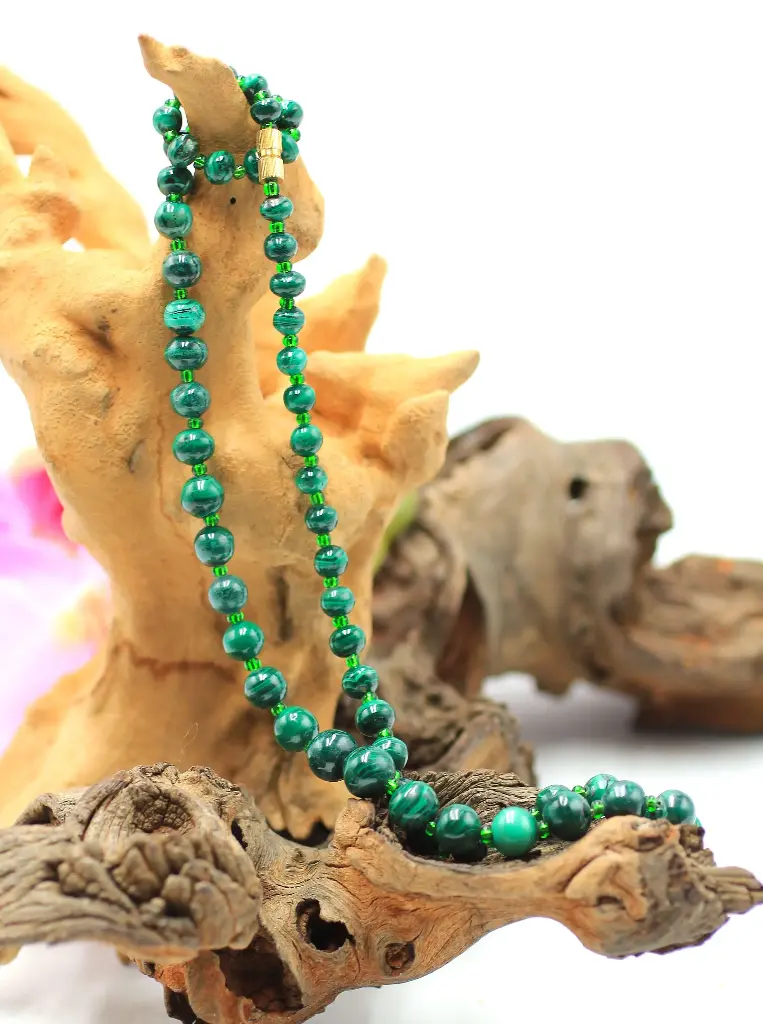 Collier en perles ovales en Malachite