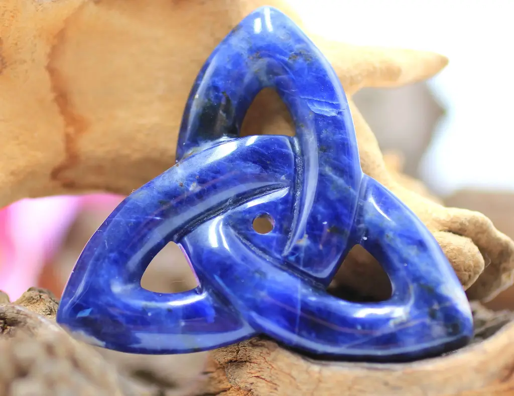 Triquetra en Sodalite