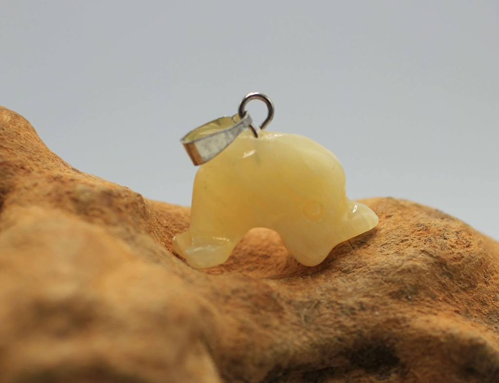 Pendentif dauphin en Calcite orange