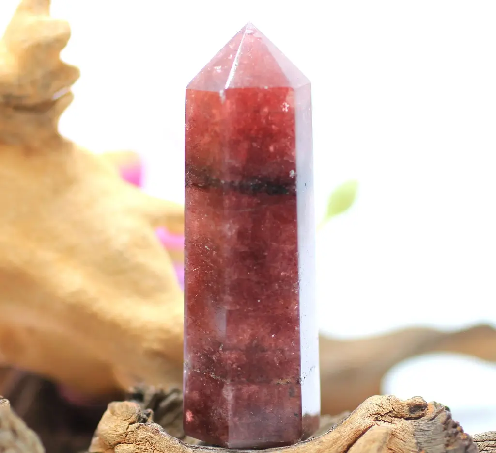 Obélisque en Quartz hématoïde "fraise"