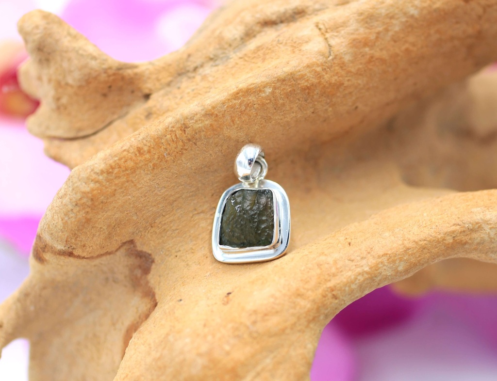 Pendentif en Argent 925 et en Moldavite