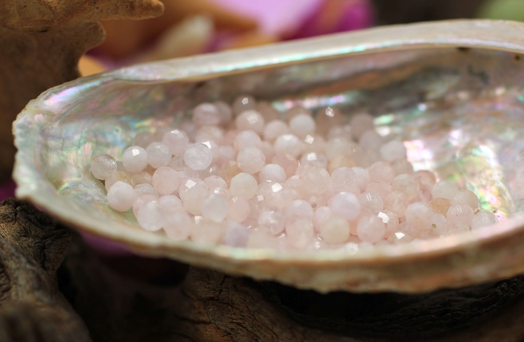 Perle 4mm facettée en Morganite